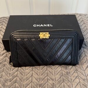 CHANEL Chevron Black Leather Wallet with Gold Accent